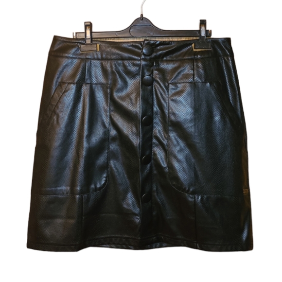 Reitmans Dresses & Skirts - 2/$40 Mariloup Wolfe Mini Skirt